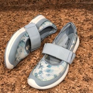 ECCO Women Slip on Stra Sneakers | 8.5